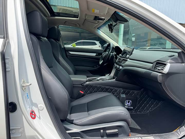 Фото 12 - Honda Accord