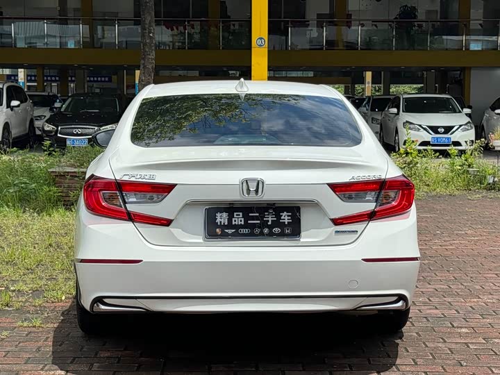 Фото 21 - Honda Accord