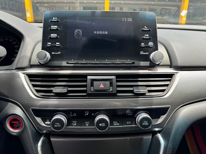 Фото 4 - Honda Accord