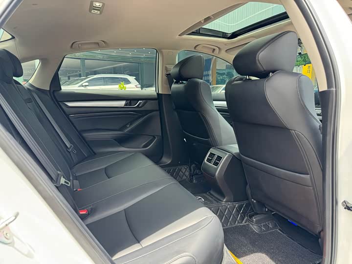 Фото 8 - Honda Accord