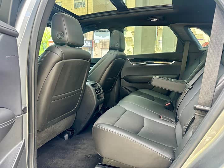 Фото 11 - Cadillac XT5