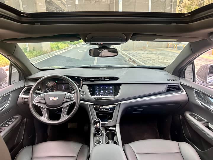 Фото 12 - Cadillac XT5