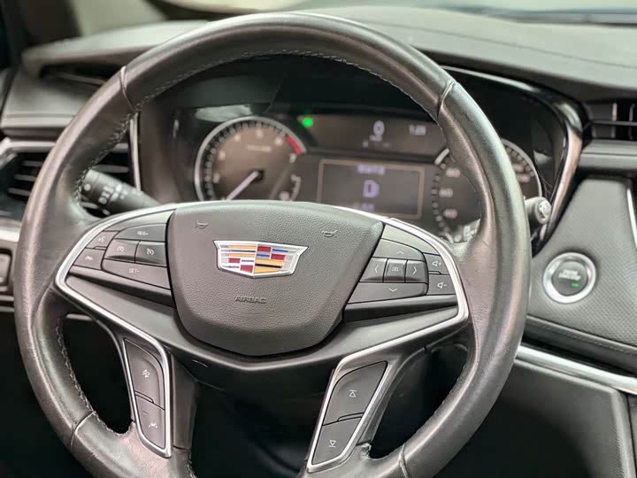 Фото 13 - Cadillac XT5