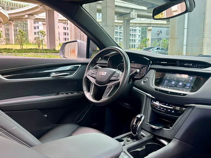 Фото 14 - Cadillac XT5