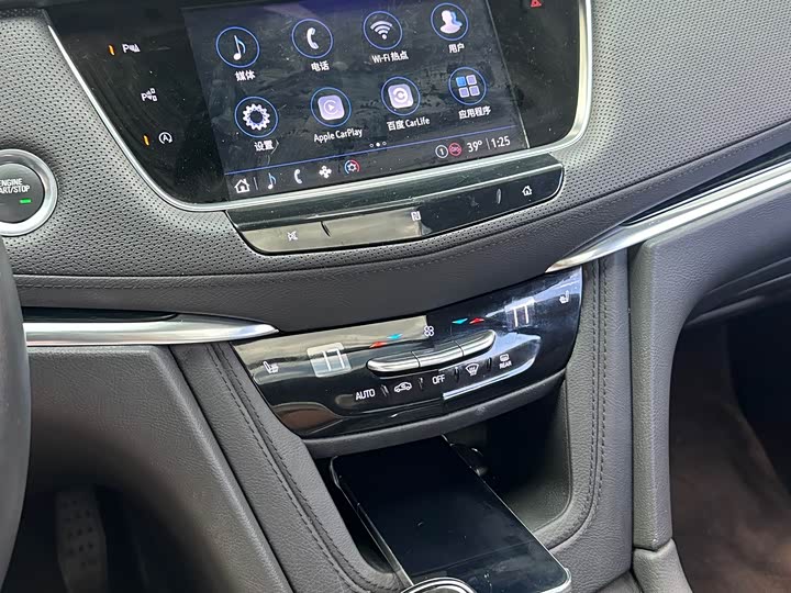 Фото 18 - Cadillac XT5