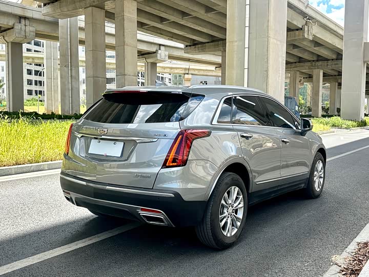 Фото 8 - Cadillac XT5