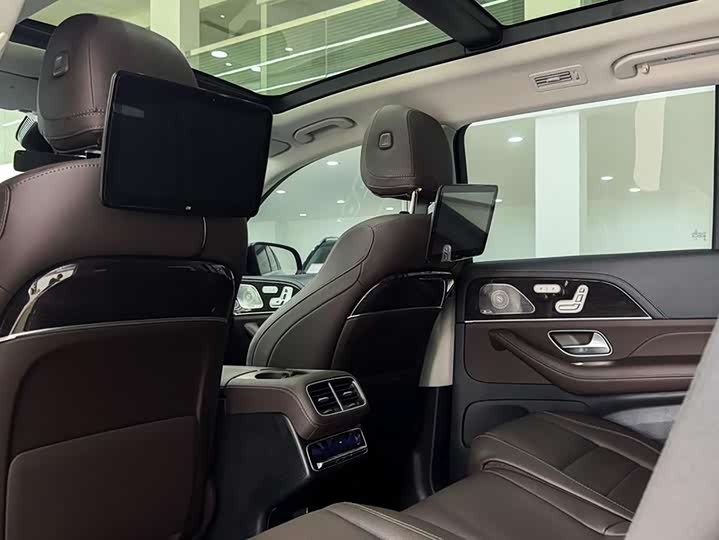 Фото 17 - Mercedes-Benz GLS-Class