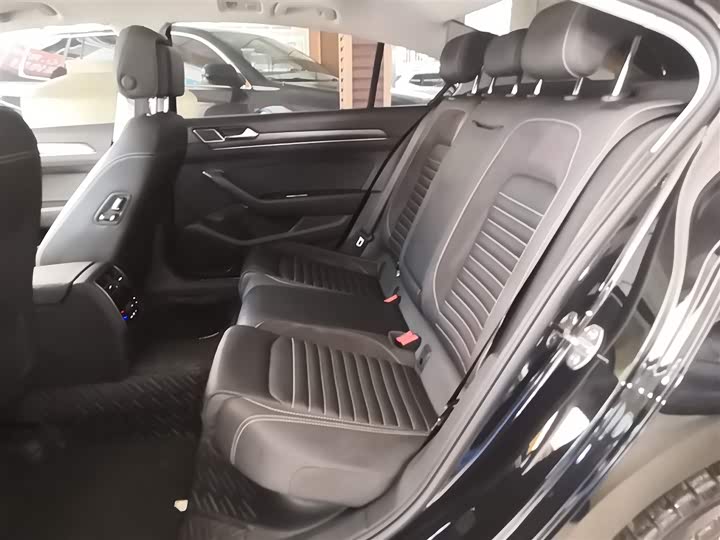 Фото 17 - Volkswagen Magotan