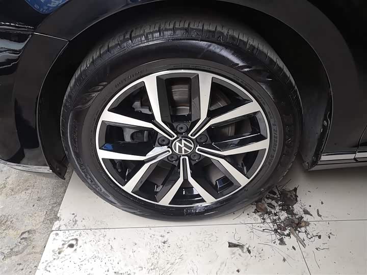 Фото 23 - Volkswagen Magotan