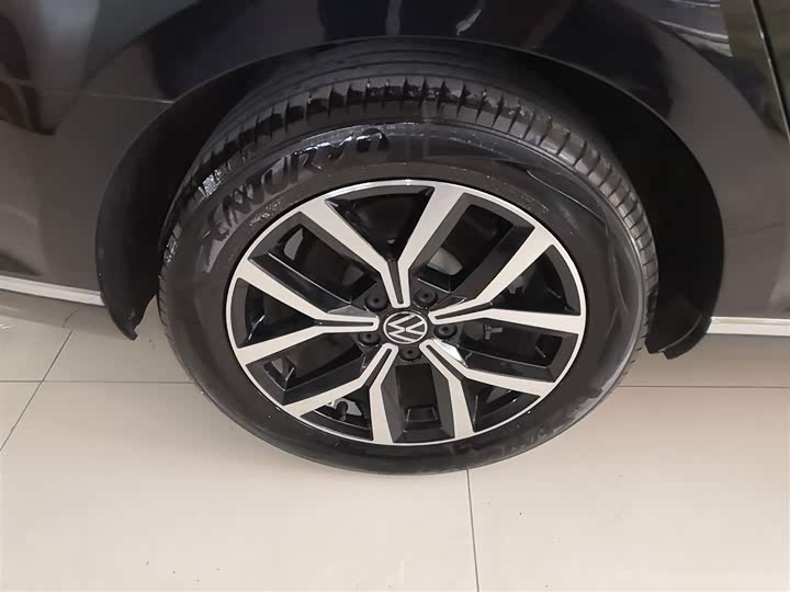 Фото 30 - Volkswagen Magotan