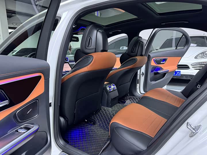 Фото 10 - Mercedes-Benz C-Class