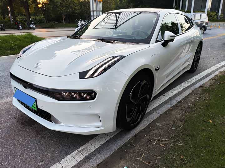 Фото 1 - Zeekr 001