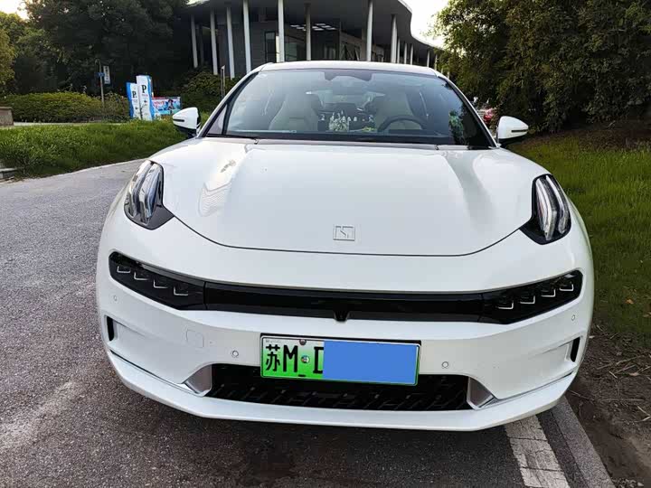 Фото 2 - Zeekr 001