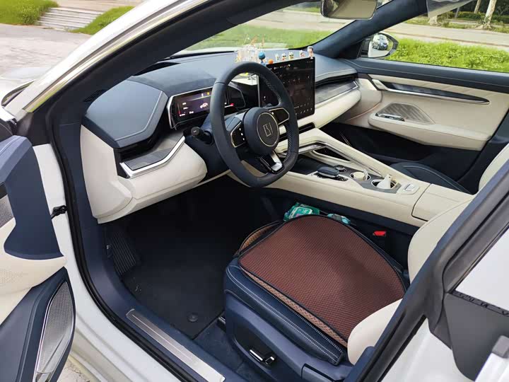 Фото 3 - Zeekr 001