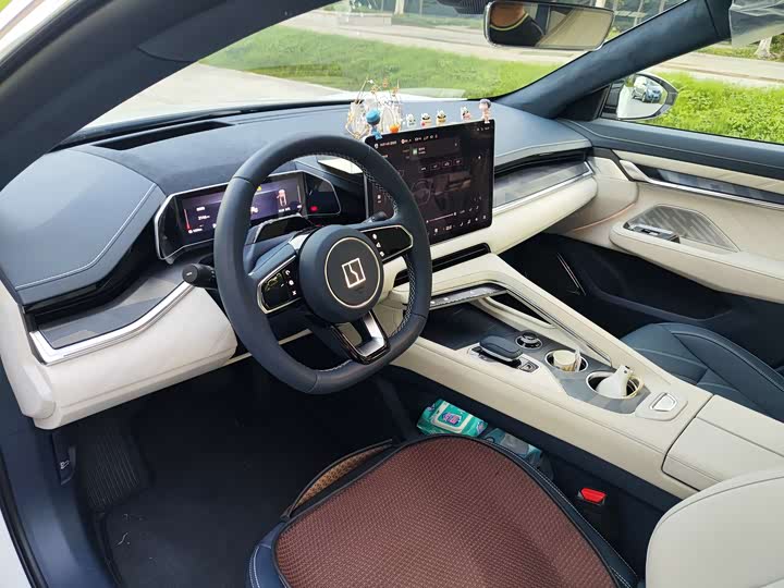 Фото 4 - Zeekr 001