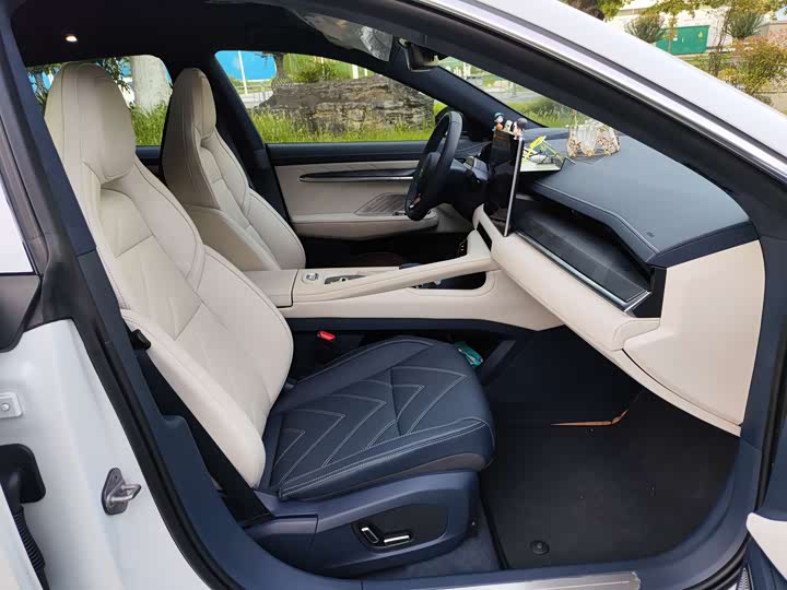 Фото 5 - Zeekr 001