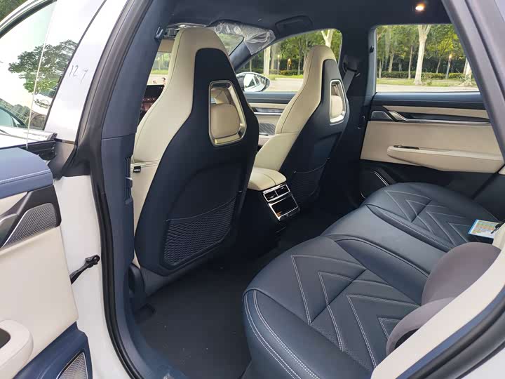 Фото 7 - Zeekr 001