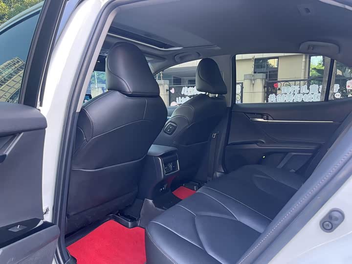 Фото 8 - Toyota Camry