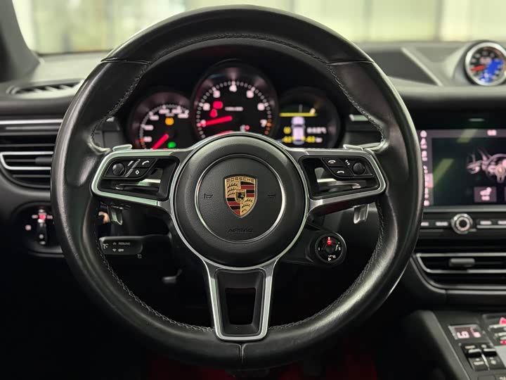 Фото 10 - Porsche Macan