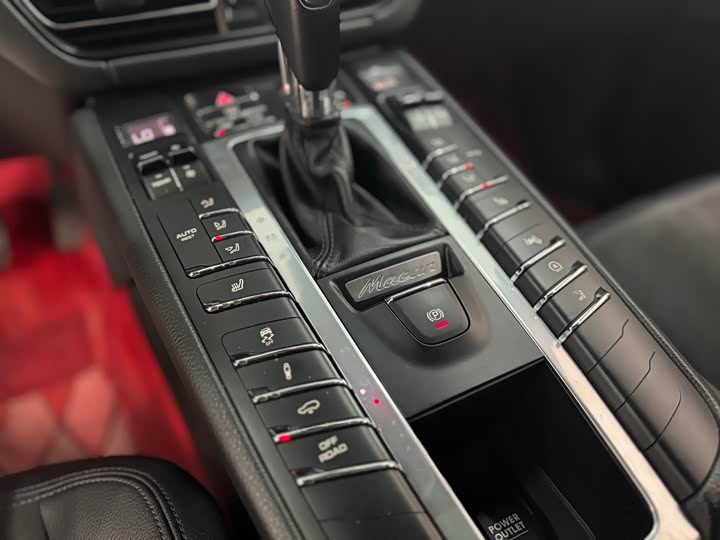 Фото 13 - Porsche Macan