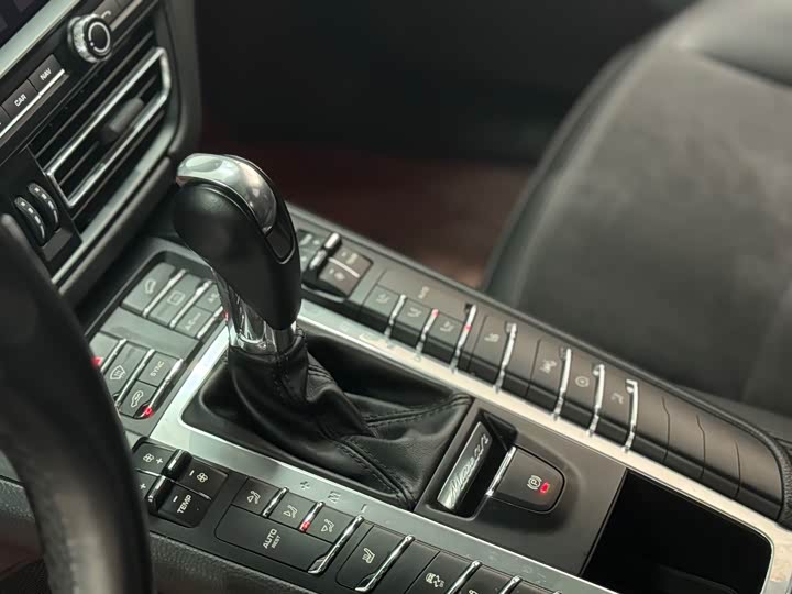 Фото 15 - Porsche Macan