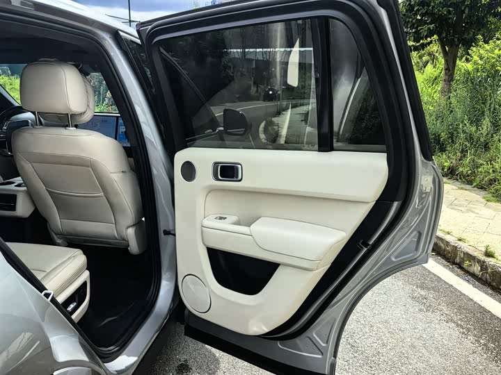 Фото 12 - LiXiang L8