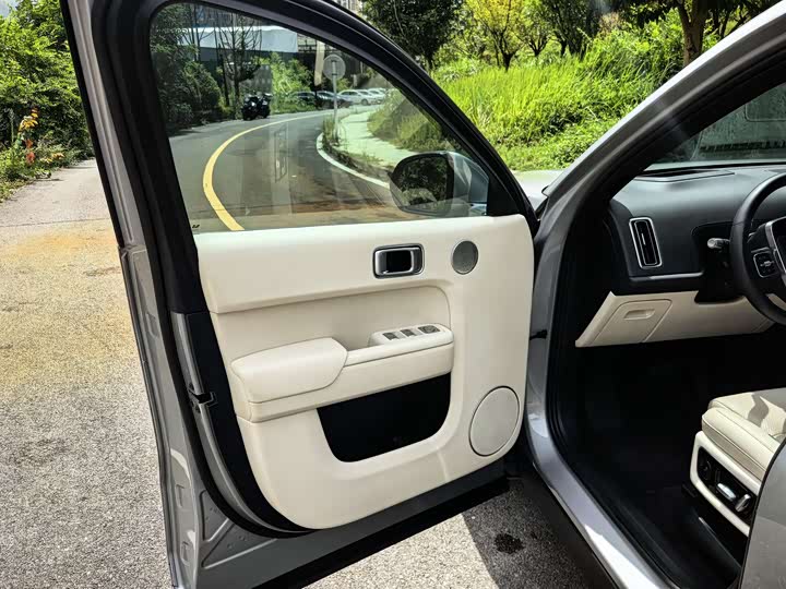 Фото 16 - LiXiang L8