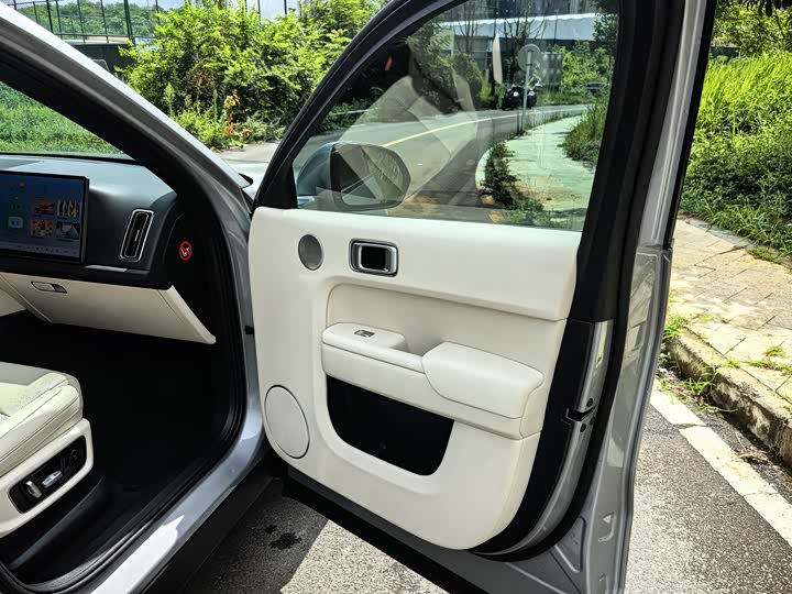 Фото 9 - LiXiang L8