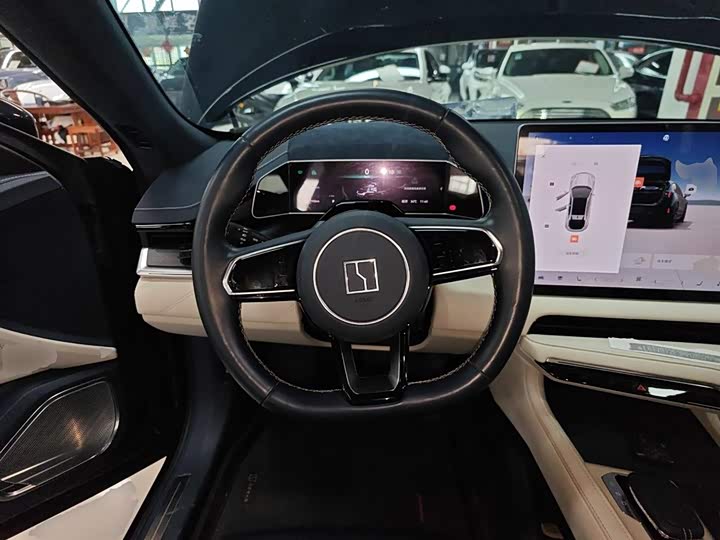 Фото 11 - Zeekr 001