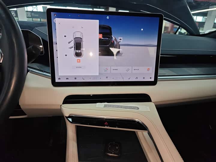 Фото 13 - Zeekr 001