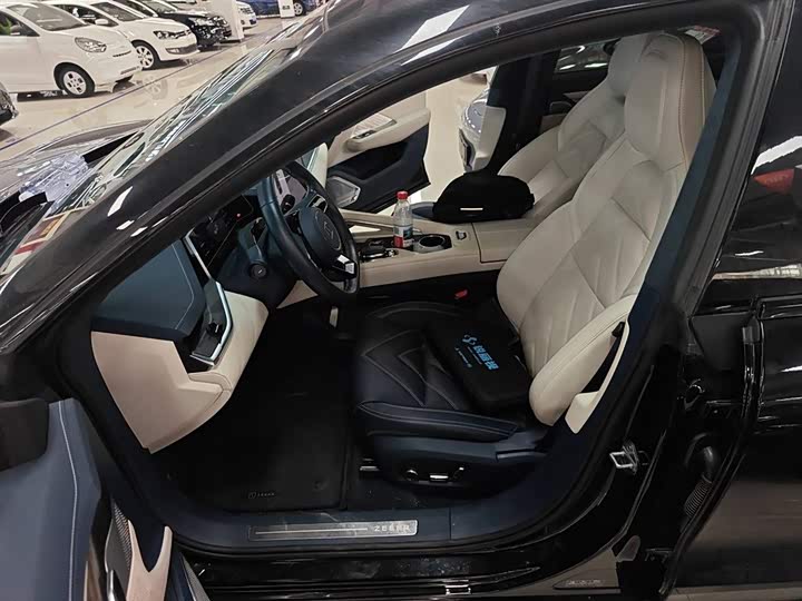 Фото 15 - Zeekr 001