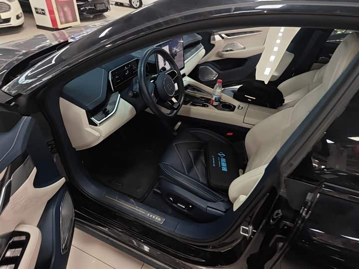 Фото 16 - Zeekr 001