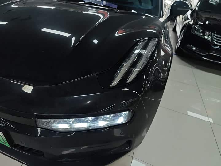 Фото 24 - Zeekr 001