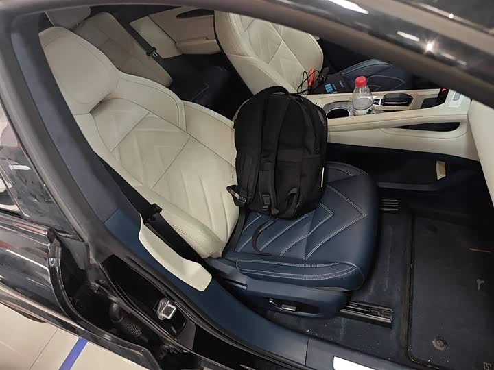 Фото 25 - Zeekr 001