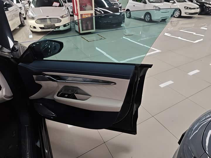 Фото 26 - Zeekr 001