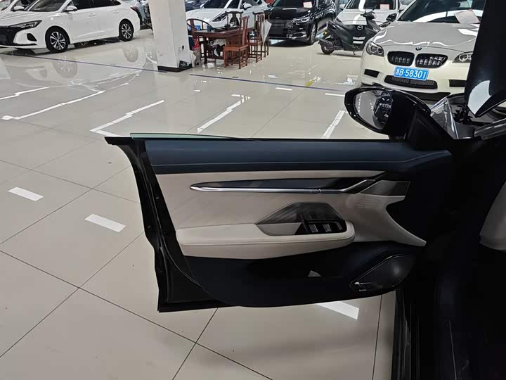 Фото 28 - Zeekr 001