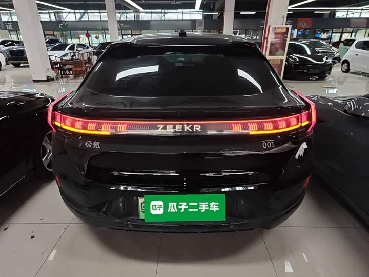 Фото 6 - Zeekr 001