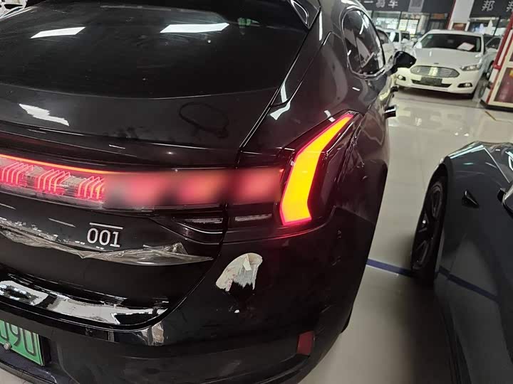 Фото 8 - Zeekr 001