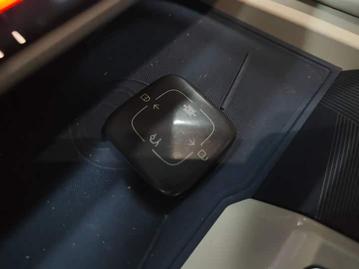 Фото 9 - Zeekr 001