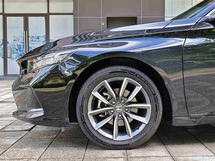 Фото 5 - Honda Inspire