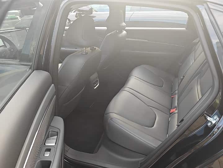 Фото 6 - XPeng Mona M03