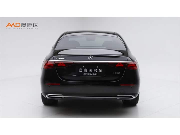 Фото 4 - Mercedes-Benz E-Class