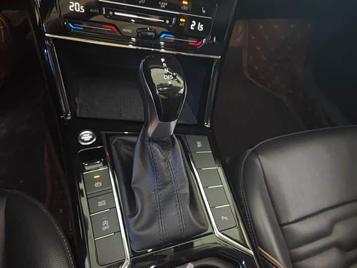 Фото 14 - Volkswagen Passat