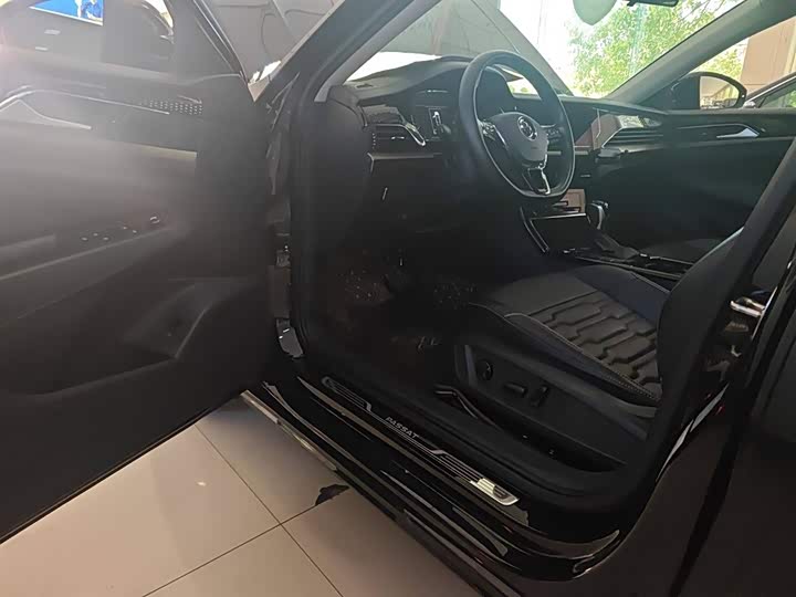 Фото 16 - Volkswagen Passat