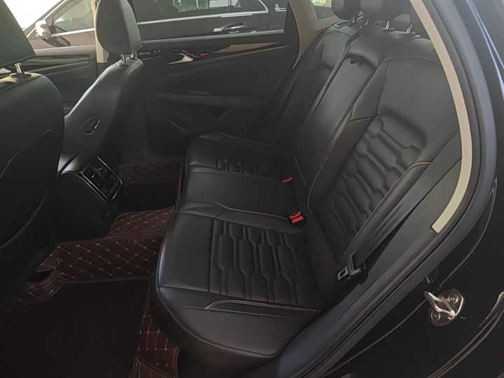 Фото 17 - Volkswagen Passat