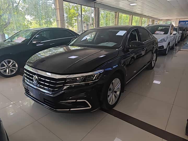 Фото 2 - Volkswagen Passat