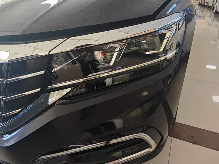 Фото 24 - Volkswagen Passat