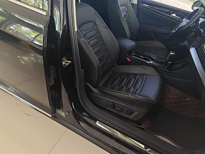 Фото 25 - Volkswagen Passat