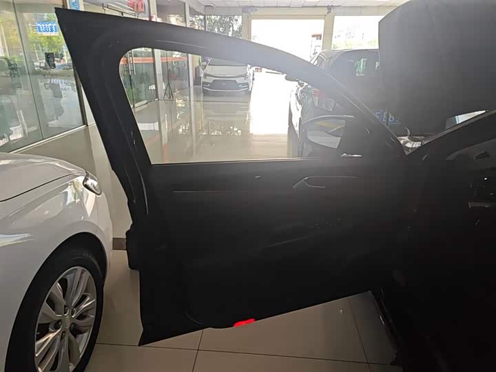 Фото 28 - Volkswagen Passat