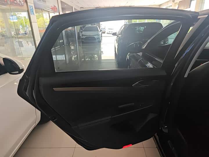 Фото 29 - Volkswagen Passat